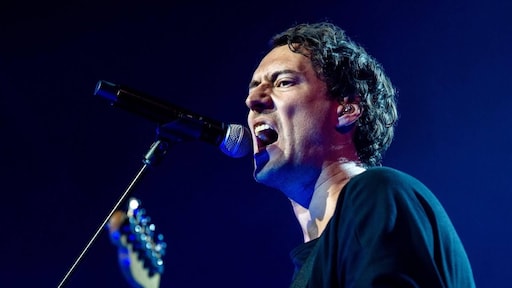 Ex Kensington-zanger Eloi speelt nooit eerder gedeelde nummers