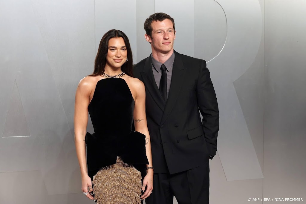 Dua Lipa in Londen getrouwd met Callum Turner