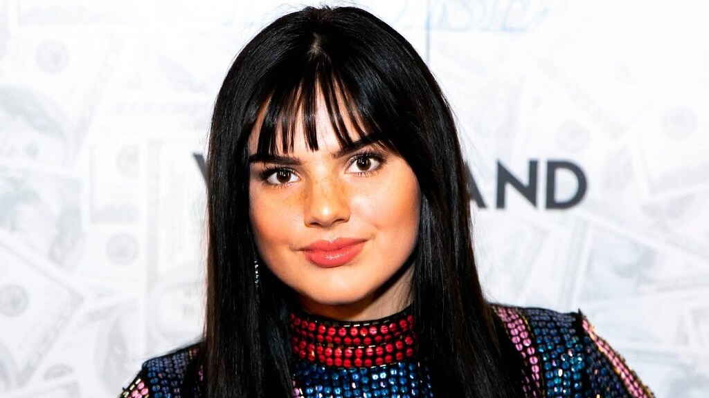 Famke Louise poseert met bol buikje op Instagram