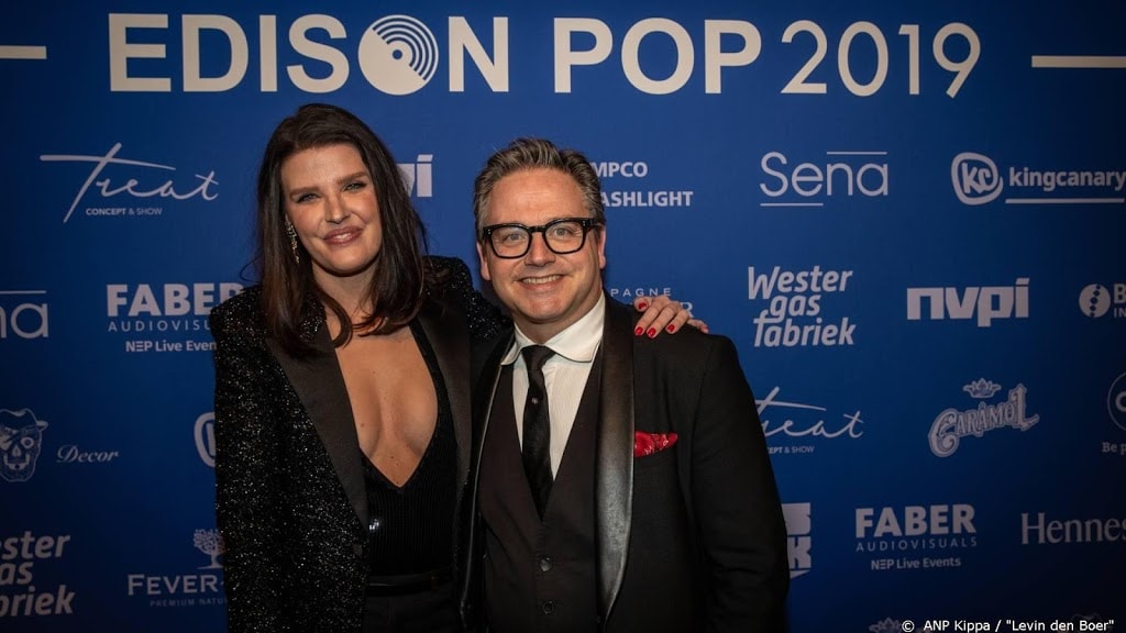 Guus Meeuwis weet verloofde Manon tot tranen toe te roeren