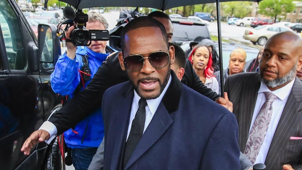 Vermeend mannelijk slachtoffer R. Kelly getuigt in rechtbank