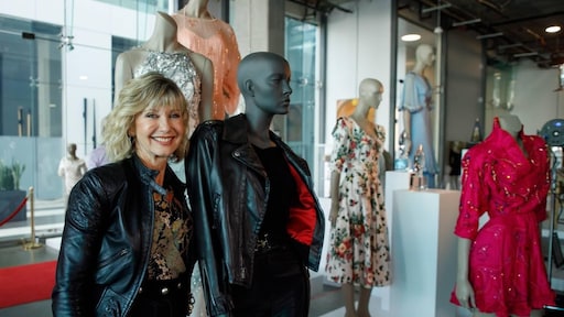Olivia Newton-John hoopt twee ton te krijgen voor Grease-jack