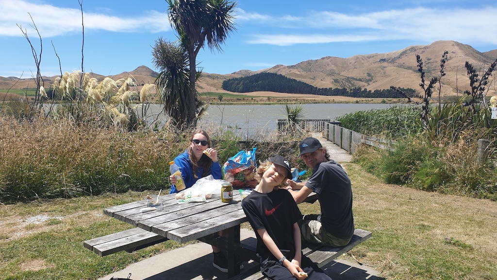 Het gezin op rondreis door Nieuw-Zeeland.