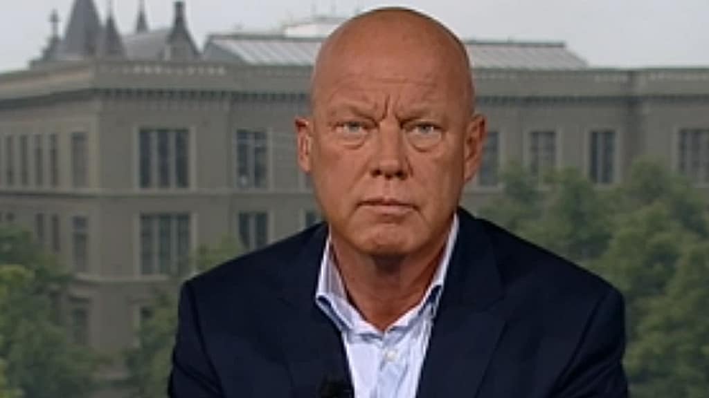 Frits Wester: Heel vervelend voor de VVD, zo vlak voor de verkiezingen