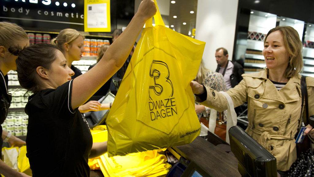 Bijenkorf sluit 5 van 12 winkels