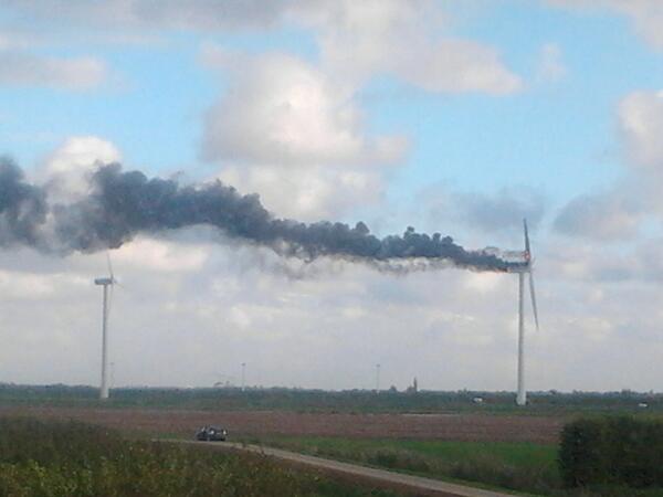 Monteur overleden bij brand windmolen Ooltgensplaat