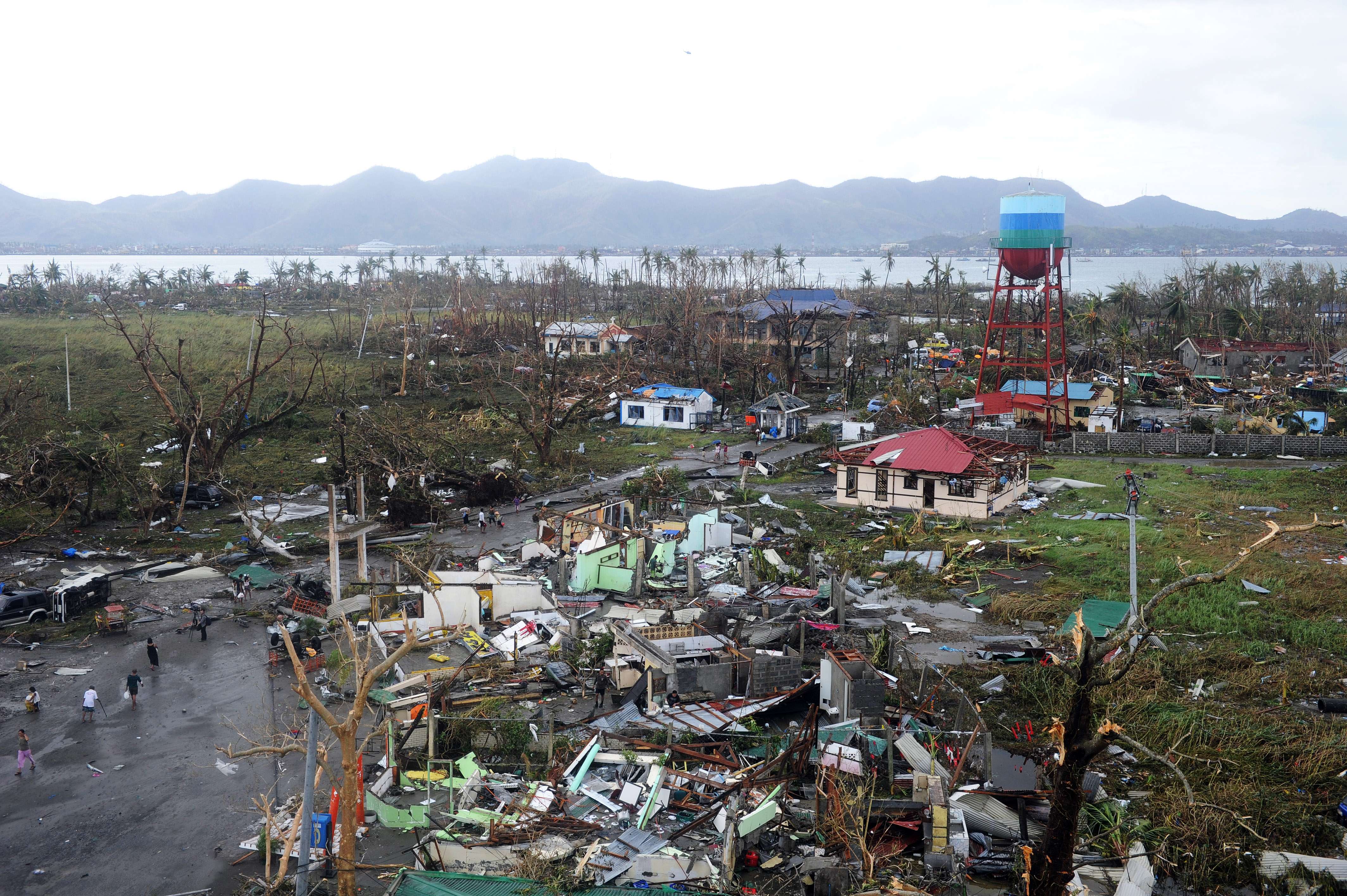 Haiyan laat verwoest land achter