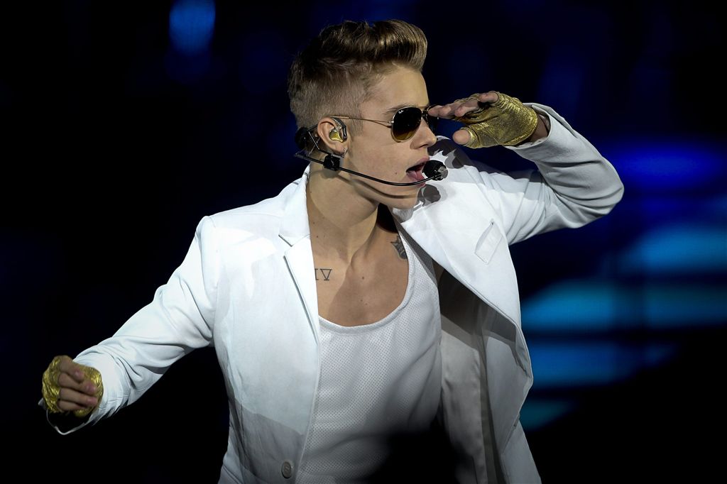 Meisje doet boekje open over nacht met Justin Bieber