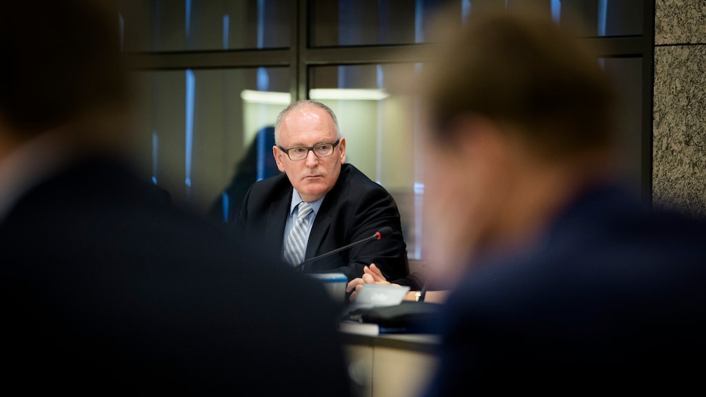 Timmermans: Permanent overleg in EU over de Krim