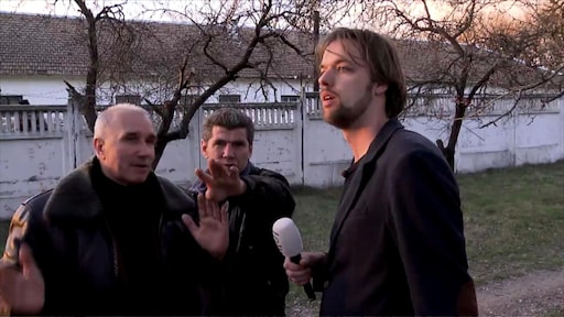 Video: 'Stop met filmen! U provoceert de boel'