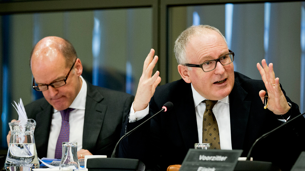 Timmermans: Geen economische sancties, geen wapenembargo