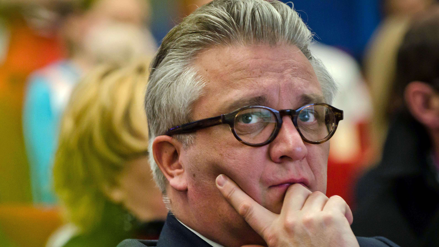 Belgische prins Laurent hangt vuile was buiten