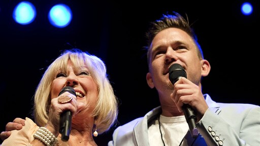 Moederdagduet Johnny de Mol en Willeke Alberti | RTL Boulevard | RTL.nl