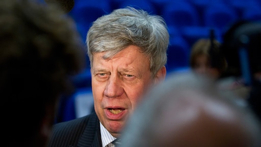 Opstelten en Plasterk bij aankomst stoffelijke resten MH17