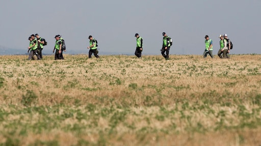 Agenten halen MH17-koffers op in dorp