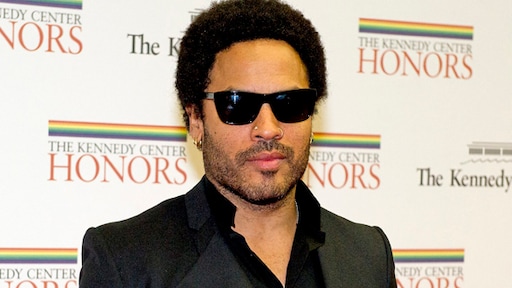 56-jarige Lenny Kravitz toont zijn killer sixpack