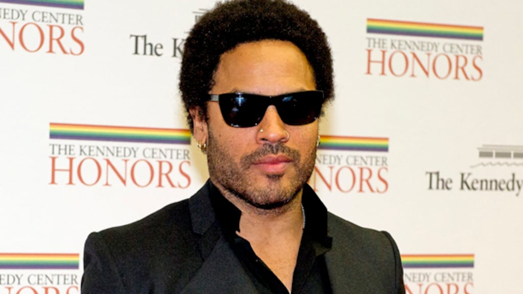 56-jarige Lenny Kravitz toont zijn killer sixpack