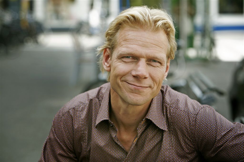 Brokkenpiloot Menno Bentveld ramt botenhuis