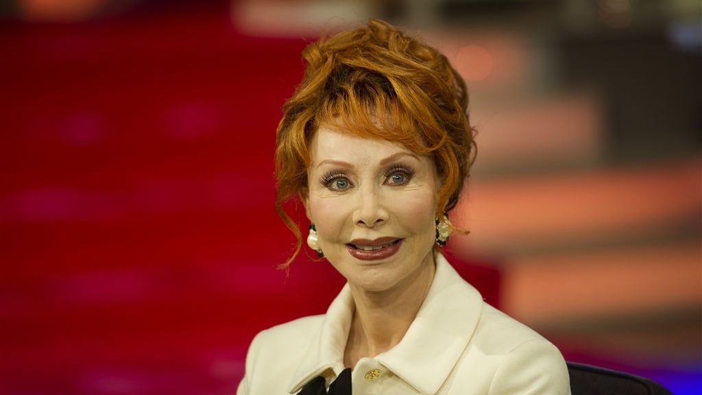 Marijke Helwegen geeft lever aan Bonnie St. Claire