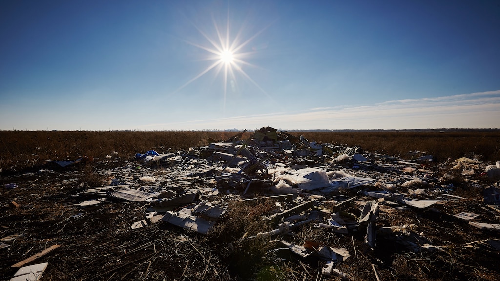 Nederlands team vindt menselijke resten op rampplek MH17