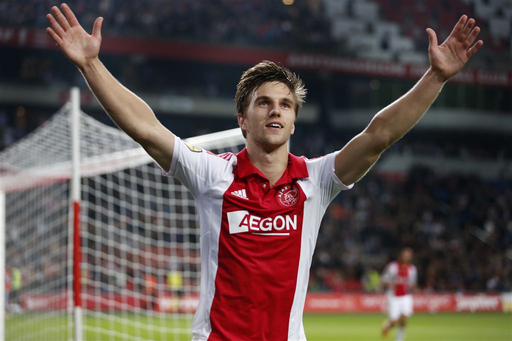 Ajax pas op dreef tegen 10 man Dordrecht