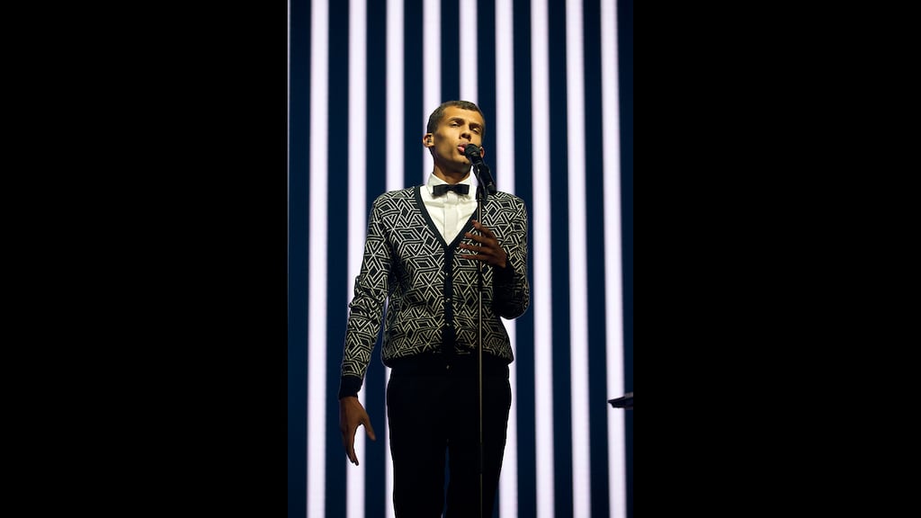 Stromae onthult nieuw nummer live tijdens interview