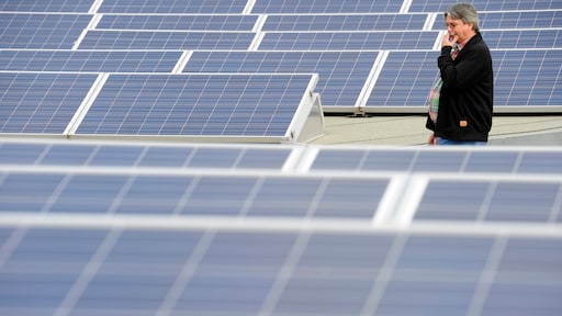 Energieleveranciers in maag met heffing voor klanten zonnepanelen