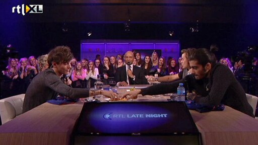 One Direction 'baldadig' bij RTL Late Night