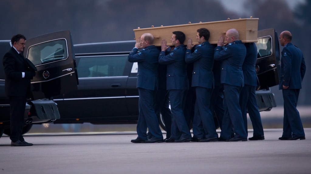 Identificatie slachtoffers MH17 duurt nog maanden