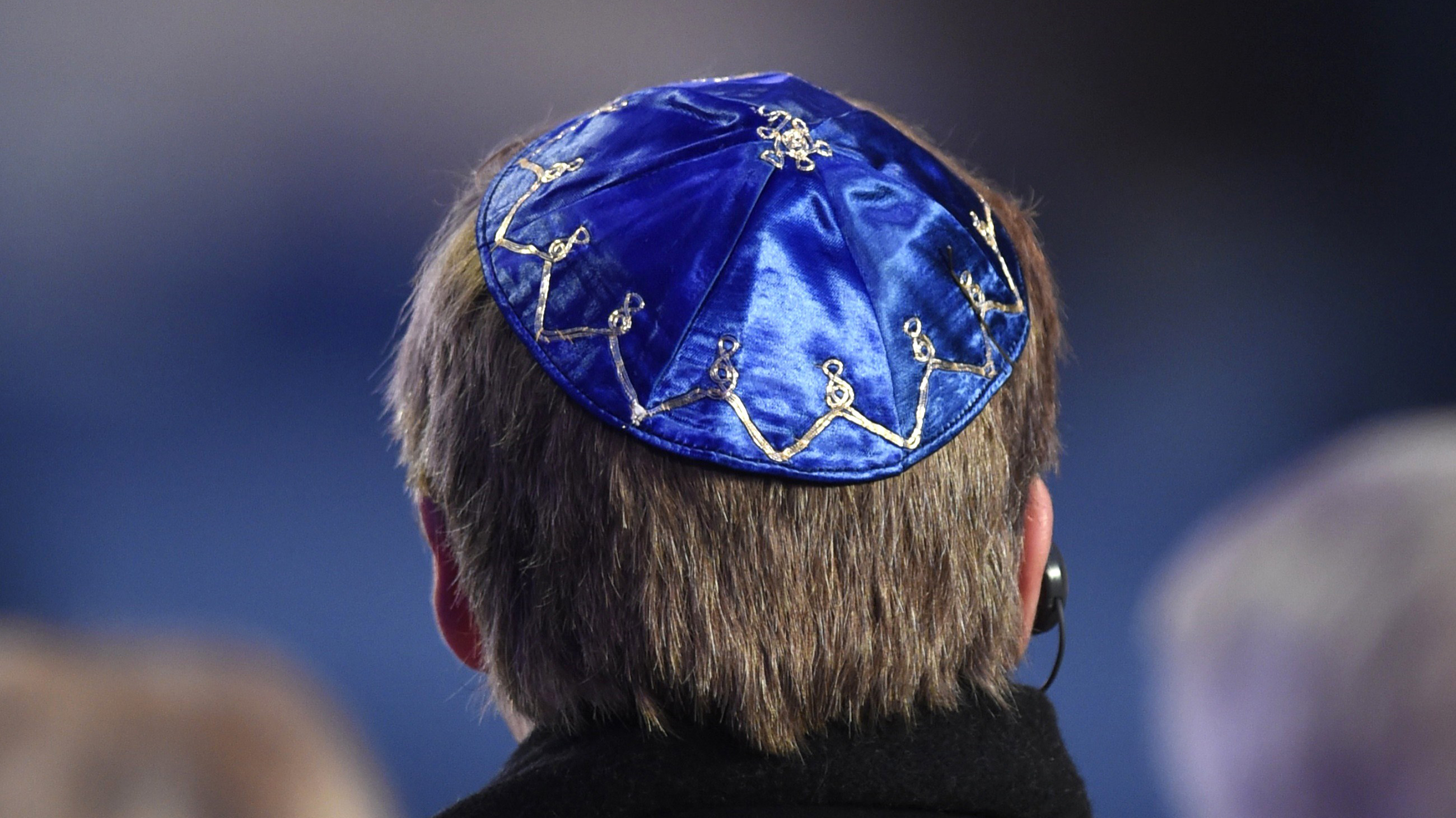 Koning Willem-Alexander met keppel bij Holocaust-herdenking