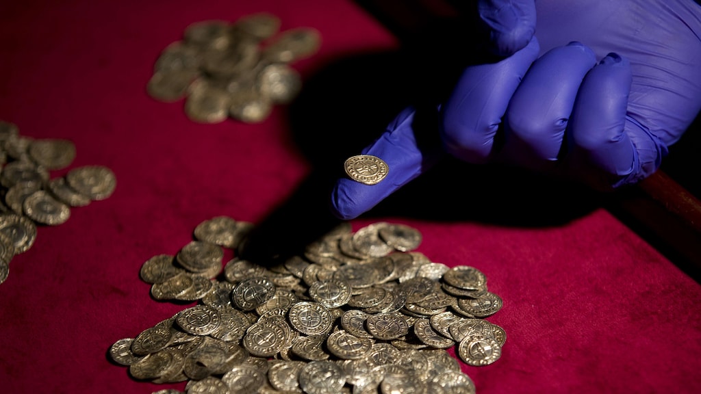 Enorme muntenschat gevonden in Engeland: mogelijk 1,3 miljoen waard