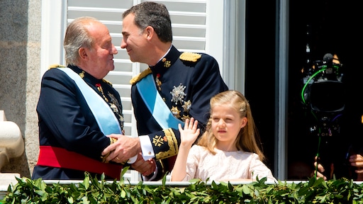 Minder salaris voor Spaanse koning Felipe