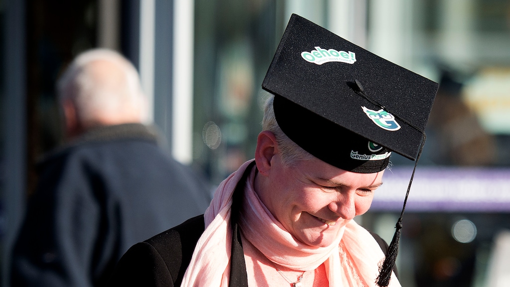 Beschermende hoofddeksels tegen agressieve oehoe