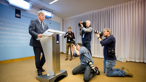 Reconstructie: Opstelten was kansloos, Teeven ging zelf