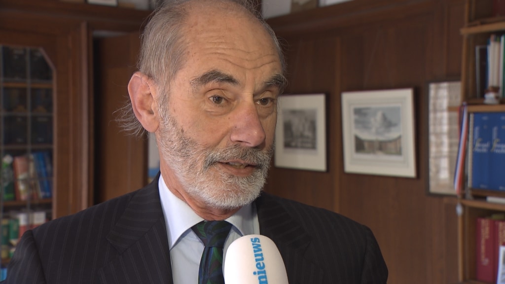 Hoogleraar: Teeven medeplichtig aan strafbaar feit