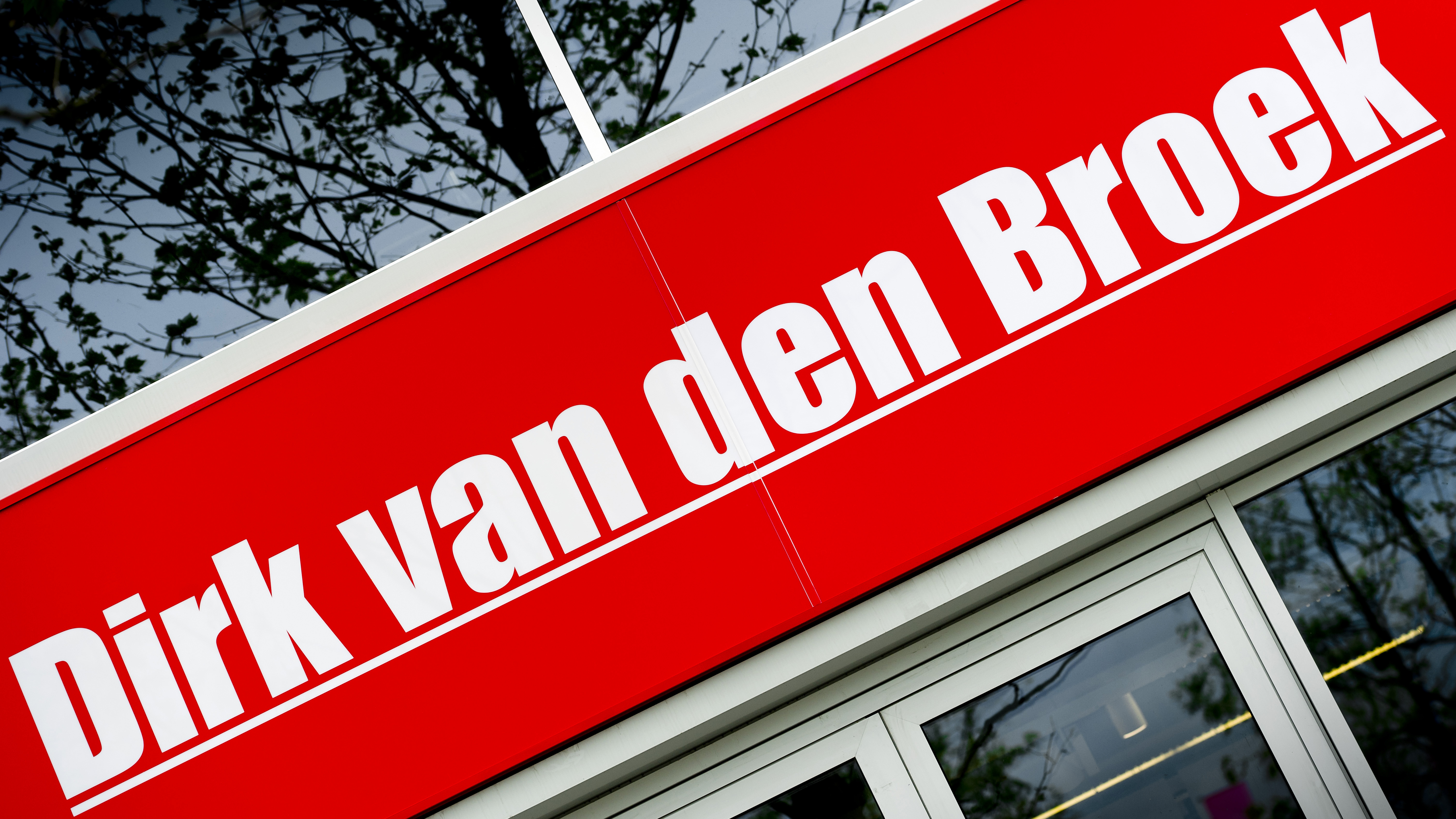 Meisje krijgt baby in de Dirk van den Broek
