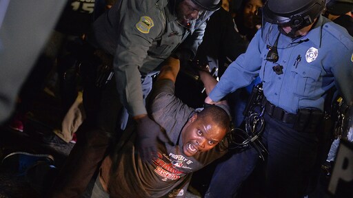 Twee agenten neergeschoten bij protest Ferguson