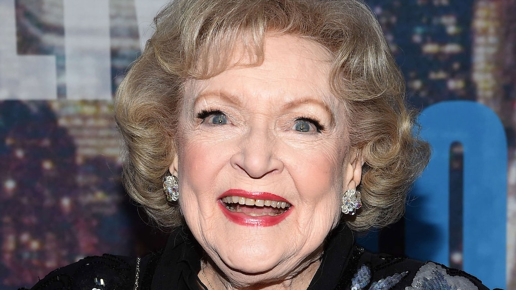'Golden Girl' Betty White gewoon aan het werk op 95ste verjaardag
