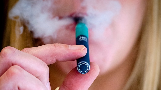 Verbod op smaakjes e-sigaret uitgesteld, longartsen maken zich zorgen