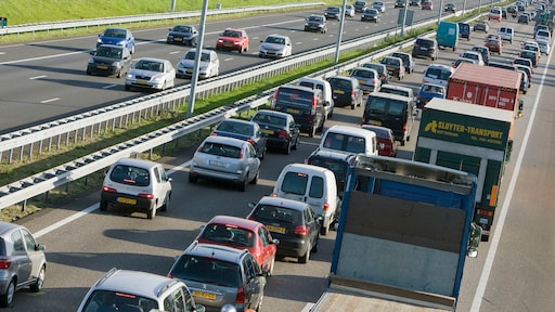 Pas na de file naar kantoor: zo spreiden we straks de drukte op de weg