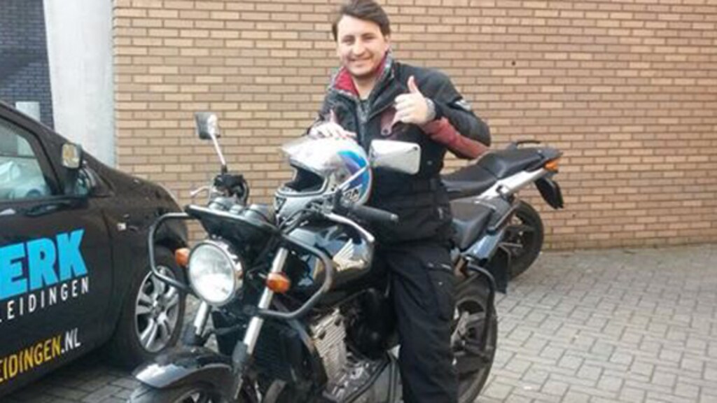 Danny Froger geslaagd voor motorrijbewijs