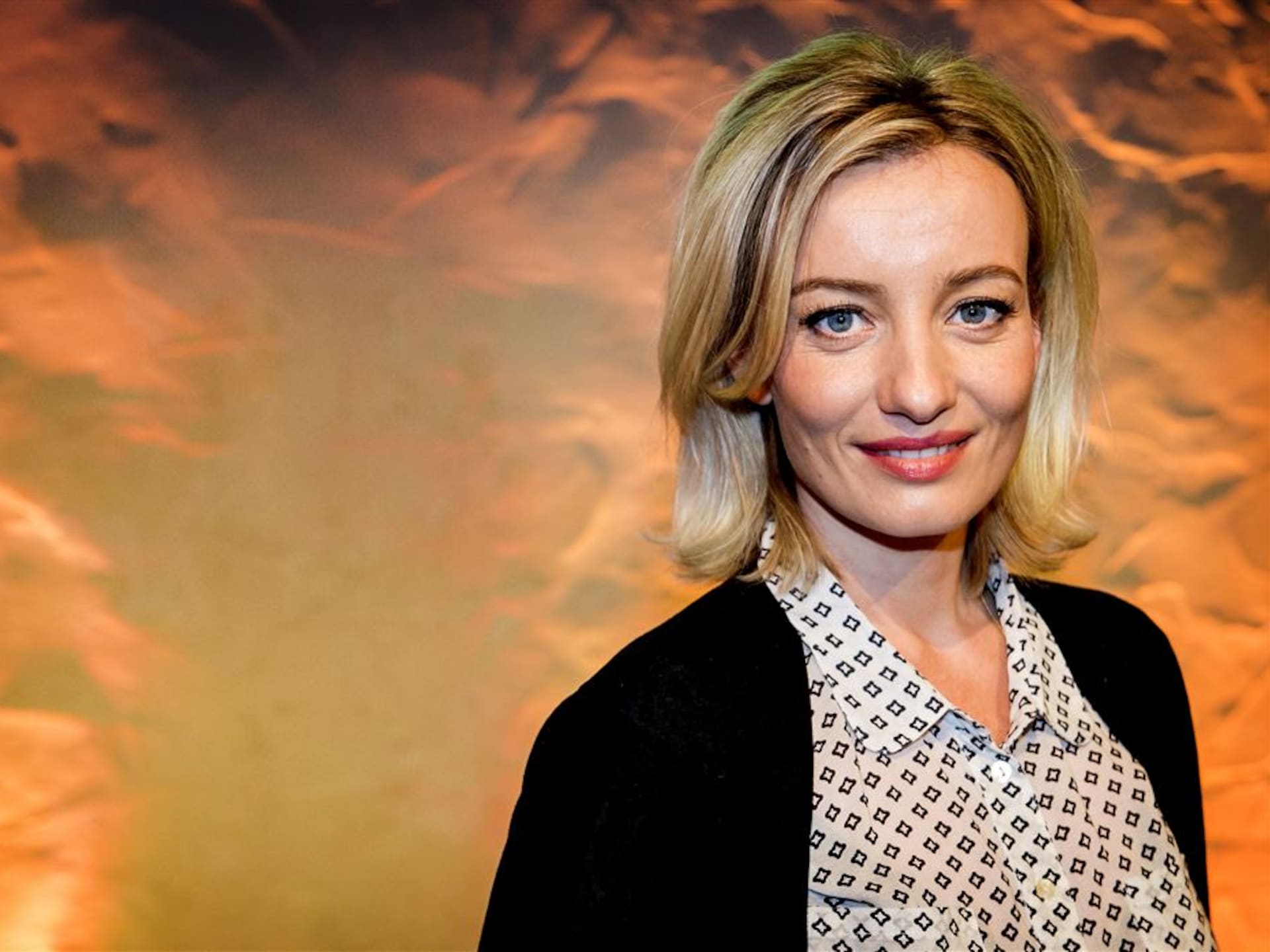 Teshilgan mushukning videosini tomosha qiling Yashirin kamera yotoqxonasida jinsiy aloqa