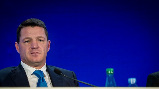 KLM-topman Elbers verliest alleen laatste loonsverhoging