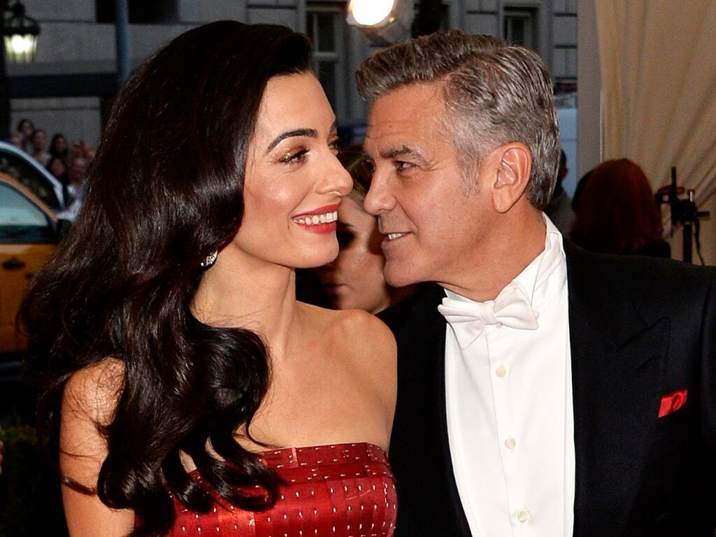 George Clooney laat Amal zijn dorp zien