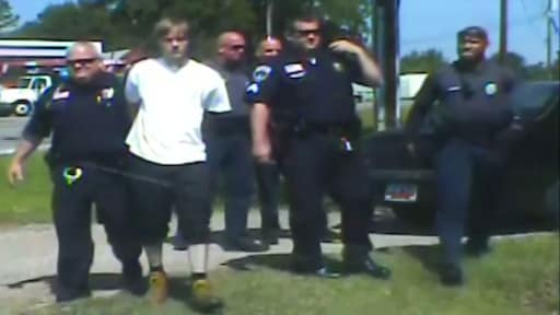 Politie geeft beelden vrij van aanhouding Dylann Roof na schietpartij