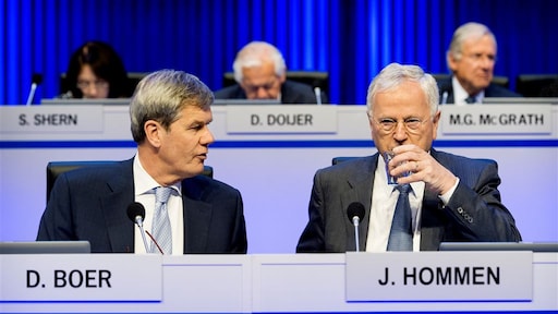 Volle vergadertafel bij bestuurstop Ahold Delhaize