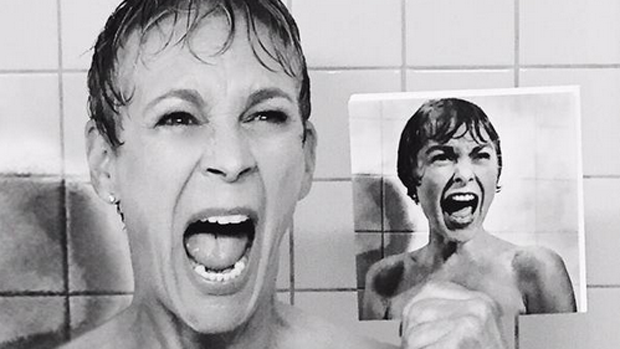 Jamie Lee Curtis doet moeder na in douche RTL Boulevard RTL.nl