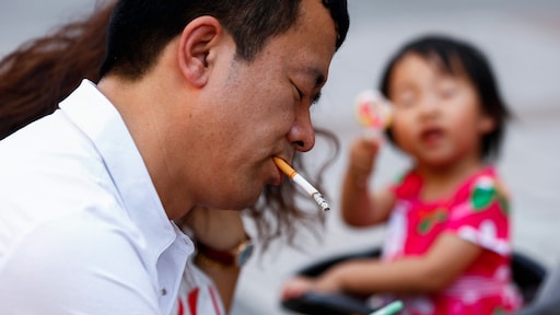 Eén op drie Chinese mannen straks dood door roken