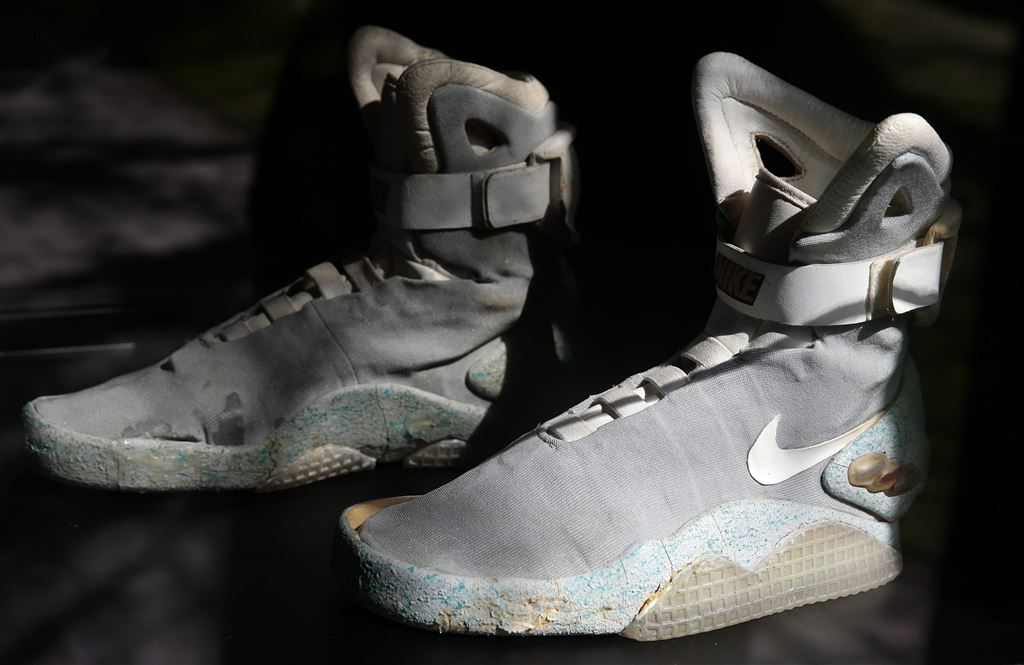 Nike air back to the future. Nike air самозавязывающиеся. Nike air back to the future. Nike air back to the future. Кроссовки назад в будущее nike.