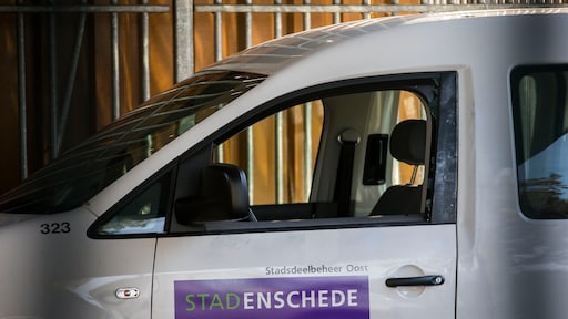 Ambtenaar Enschede 'met stanleymes in gezicht gestoken'